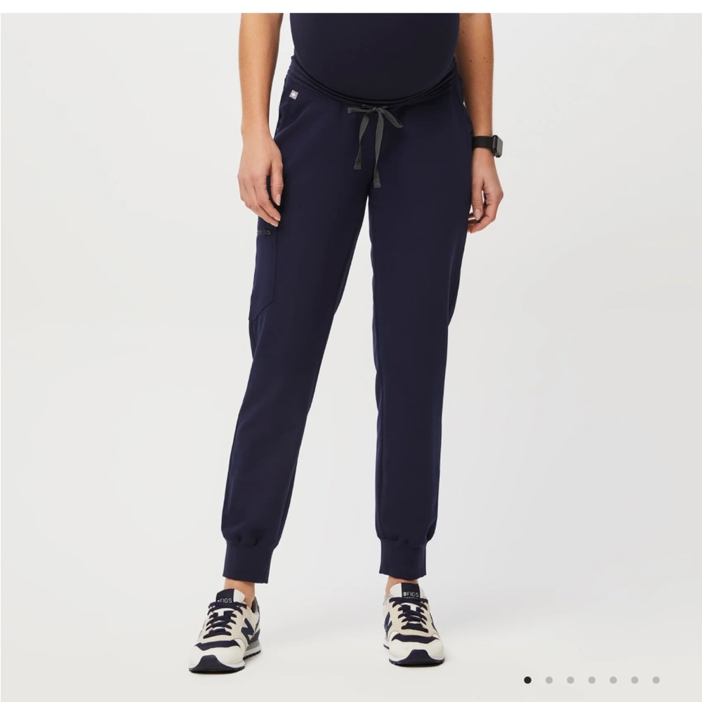 Figs Zamora Jogger Maternity Pants in Navy! Size Medium. Worn for a few months.